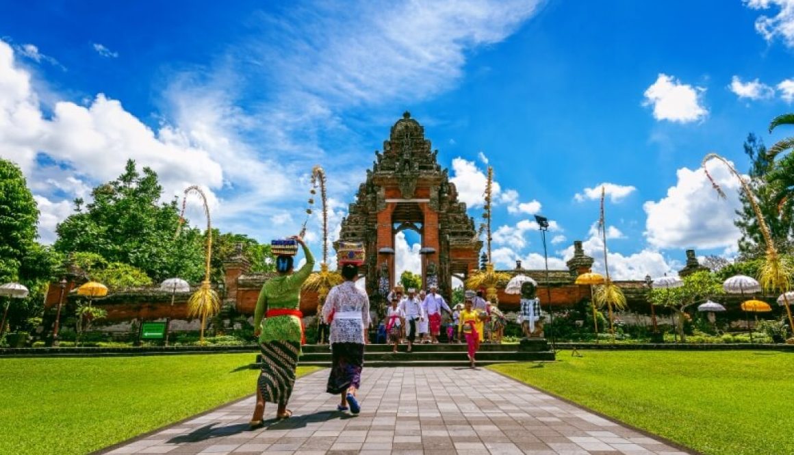 Ekspedisi Surabaya Bali Murah Menghubungkan Pusat Niaga Jawa Timur dengan Pulau Dewata - Freepik